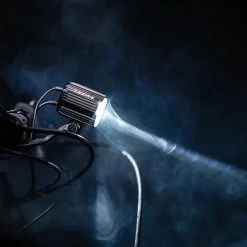 Lezyne Super HB STVZO E1000 Feu Avant Pour Vélo électrique -Vélo Électrique Soldes 4710582549243LezyneSuperHBSTVZOE1000E BikeFrontlicht1 LED ESPHB V104AE Action1