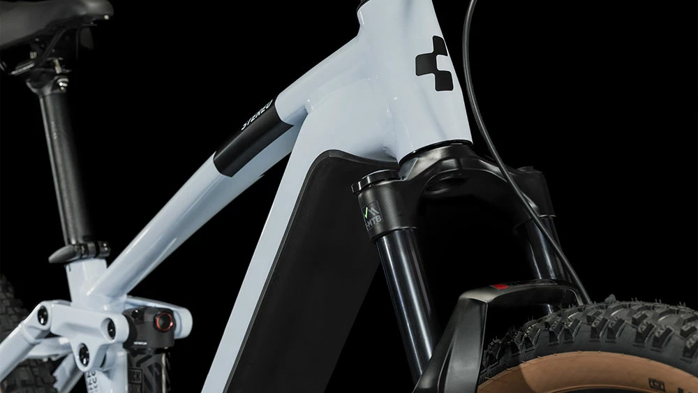 Cube Stereo Hybrid 120 Pro 625 Flashwhite´n´black 6 Cube Stereo Hybrid 120 Pro 625 Flashwhite´n´black – Image 6