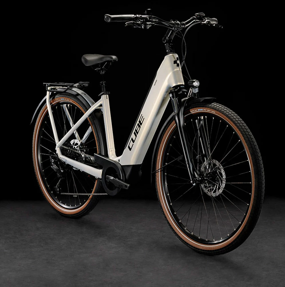 Cube Touring Hybrid Pro 625 Easy Entry Pearlysilver'n'black 2 Cube Touring Hybrid Pro 625 Easy Entry Pearlysilver'n'black – Image 2