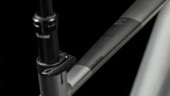 Cube Touring Hybrid EXC 625 Grey'n'metal -Vélo Électrique Soldes cube 631152 20119019 Touring Hybrid EXC 625 grey n metal 3